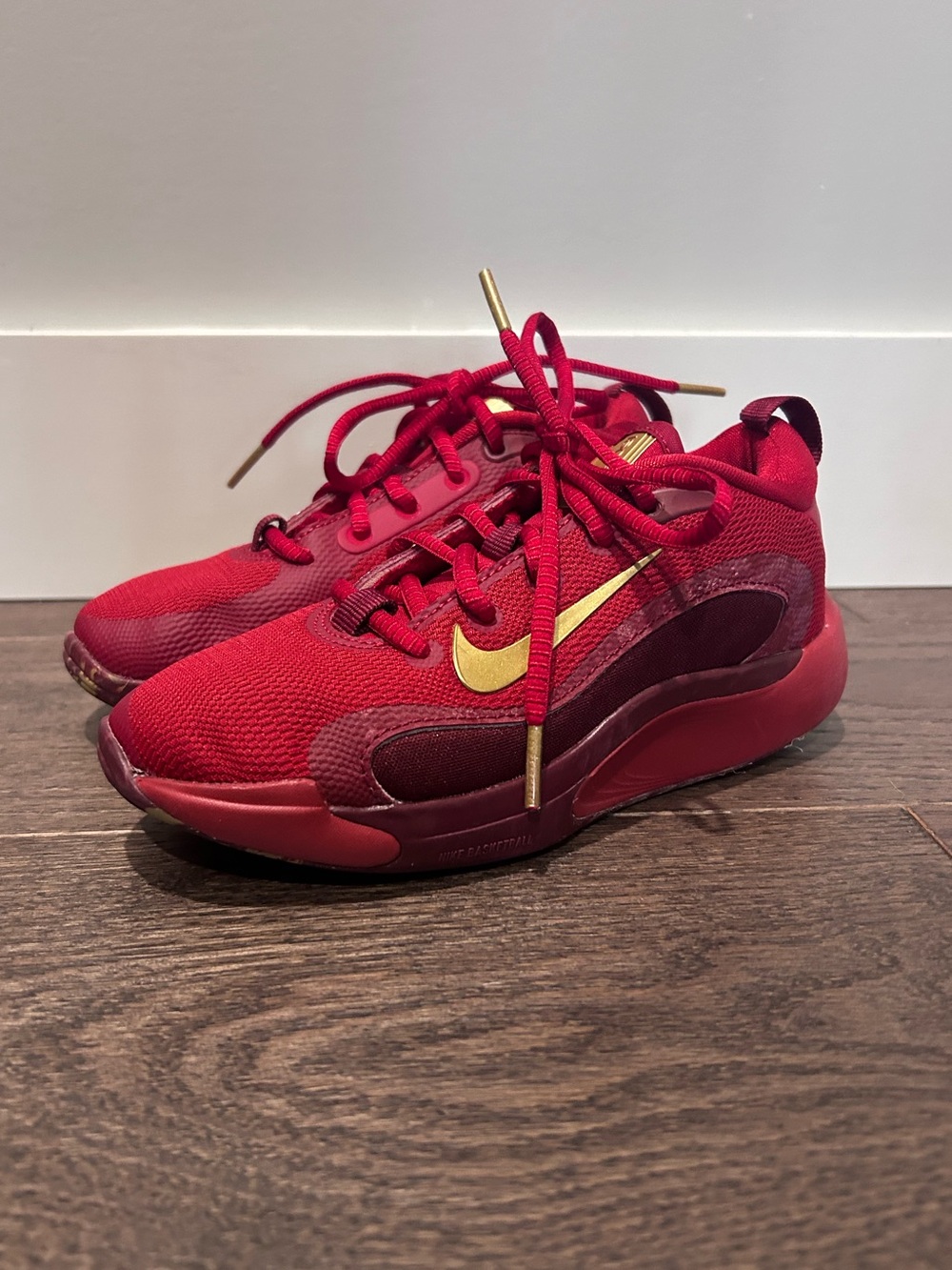 Nike Size 1 Boy's Isofly Basketball Running Shoes